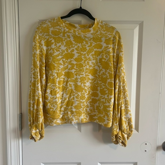 Who What Wear Tops - Who What Wear Sweatshirt Size XS Yellow & White Floral